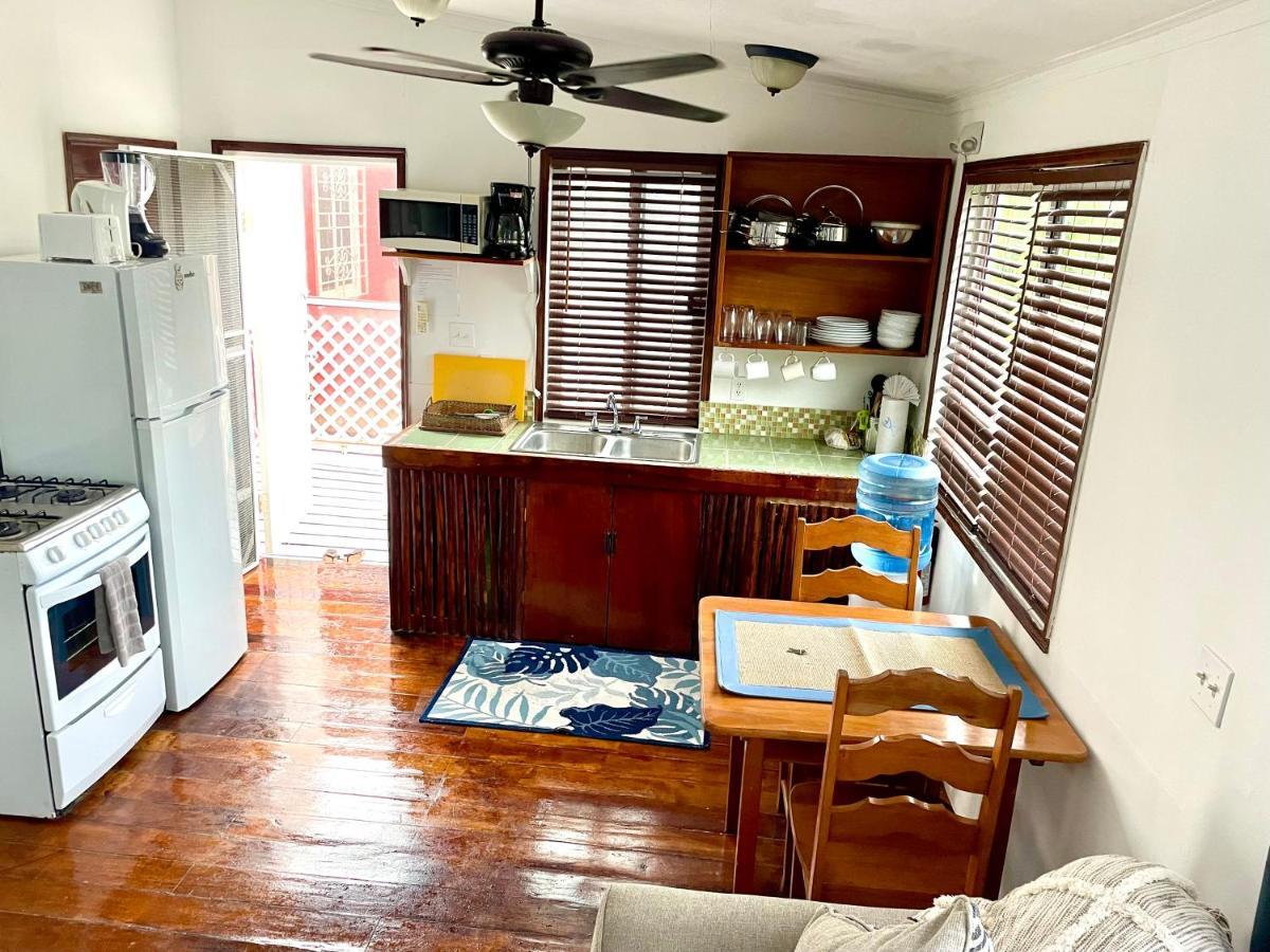 Hummingbirds Cabins Caye Caulker Eksteriør billede