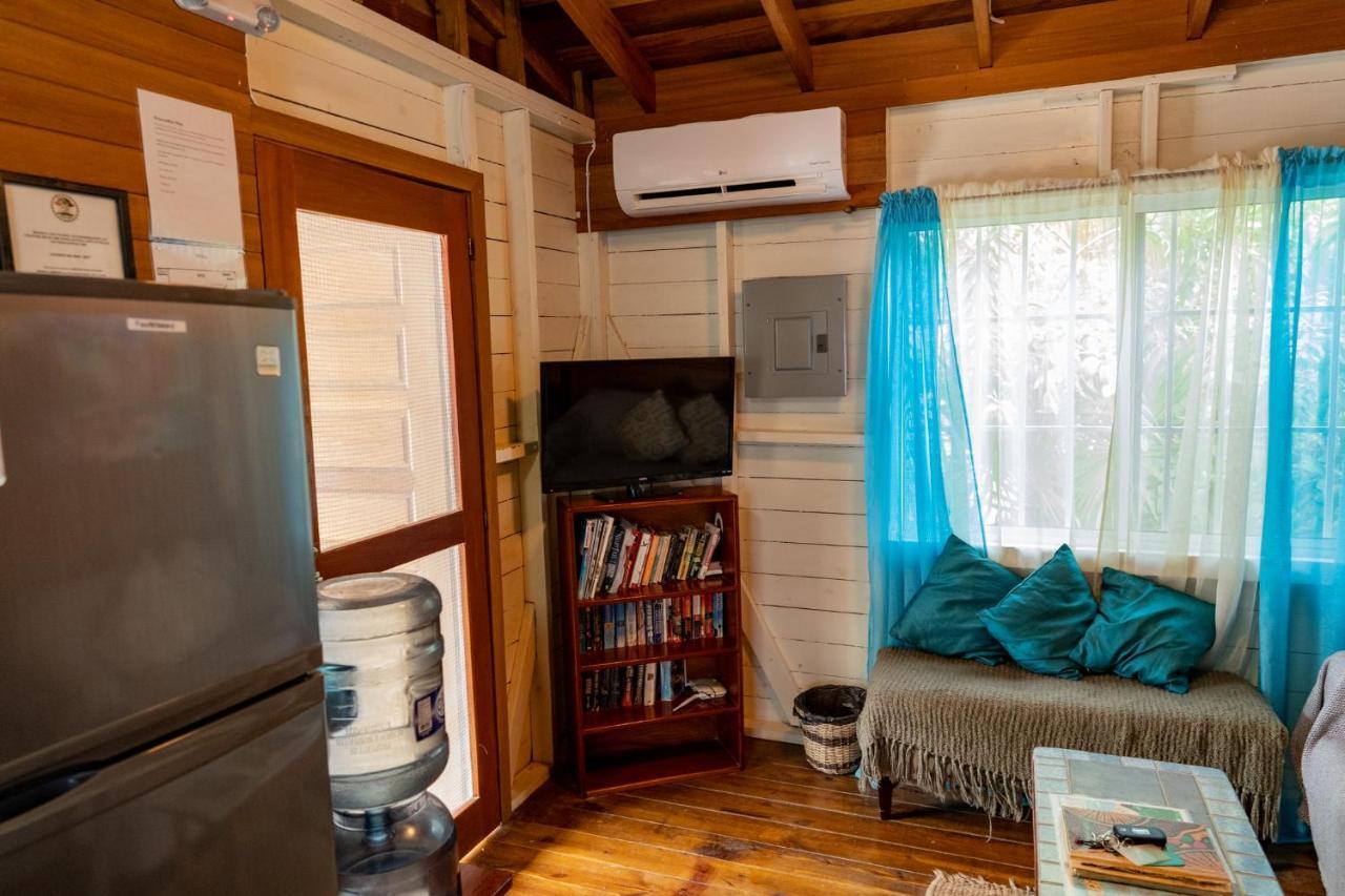 Hummingbirds Cabins Caye Caulker Eksteriør billede